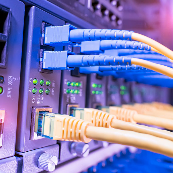 Installation baie de brassage informatique