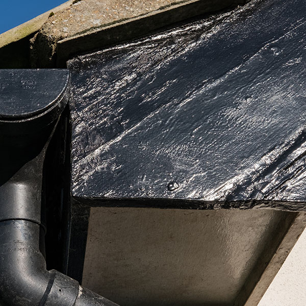 Installer un récupérateur d eau de pluie gouttière zinc
