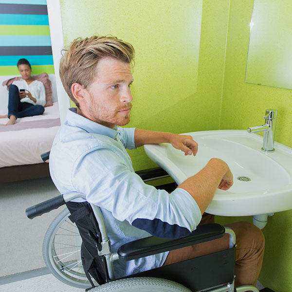 Salle de bain pmr avec wc